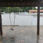 Linda Casa, 3 quartos, acomoda 10 pessoas, há 1,5 km da praia da Enseada